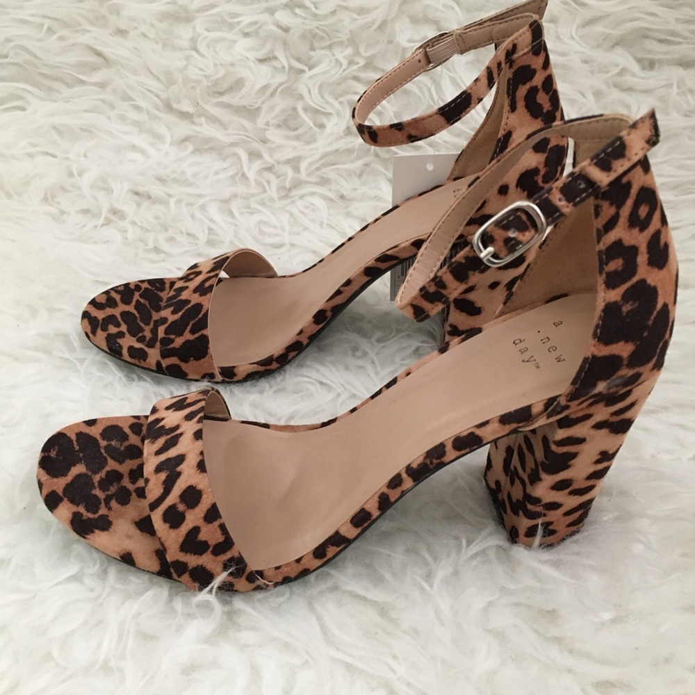 A new Day Ema heel NWT